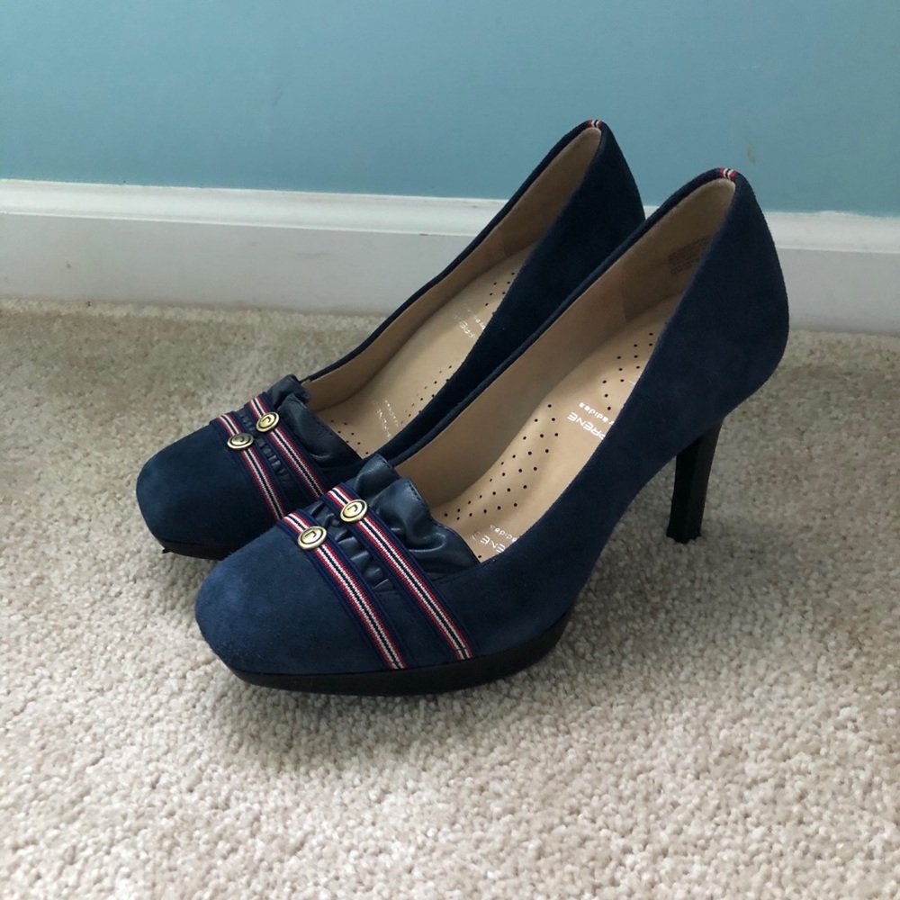 New Rockport SUPER RARE blue suede platform pumps.